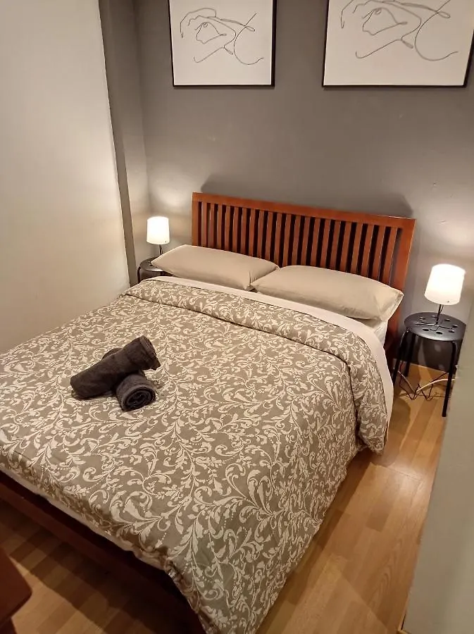 Double Private Room In The Center City Metro L1 & L5 Barcelone