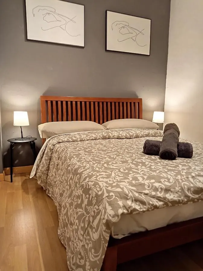 Double Private Room In The Center City Metro L1 & L5 Barcelona Spain